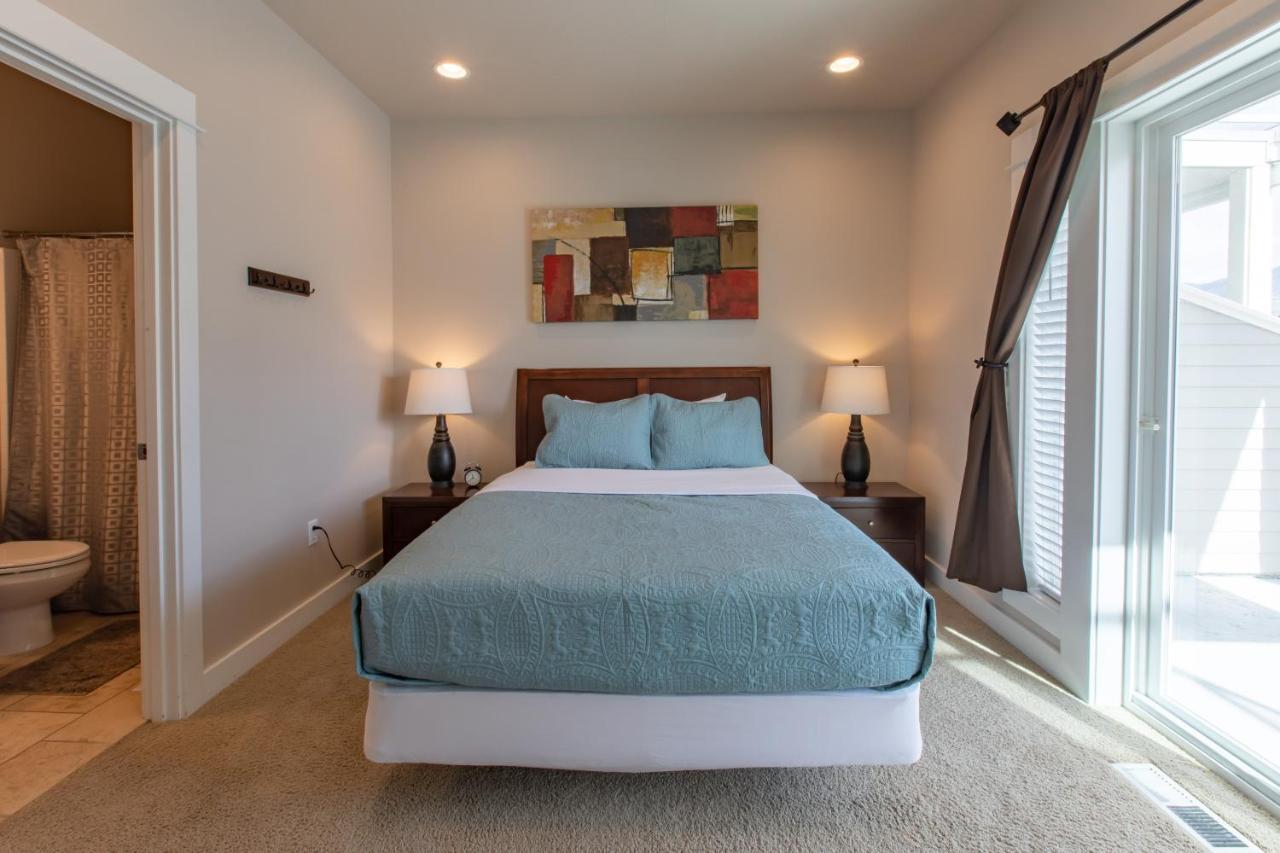 Rockaway Beach Vibes,Waterfront Oceanfront Rockaway Beach House Near Downtown,Wifi, Washer Dryer Exterior photo