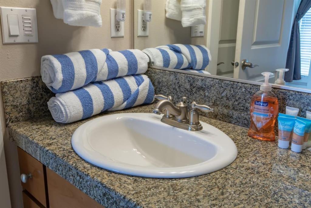 Rockaway Beach Vibes,Waterfront Oceanfront Rockaway Beach House Near Downtown,Wifi, Washer Dryer Exterior photo